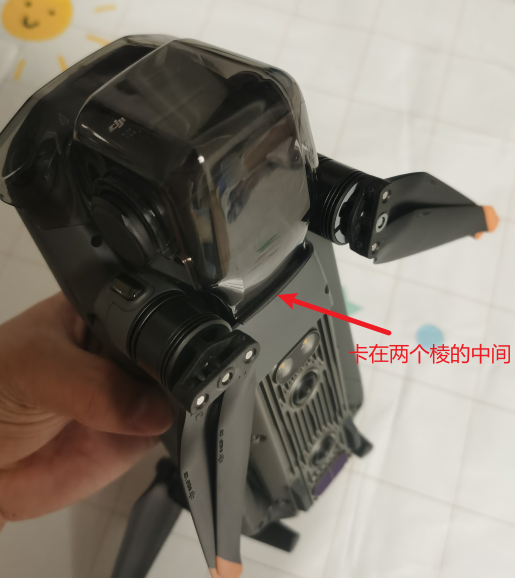 摄像头卡扣